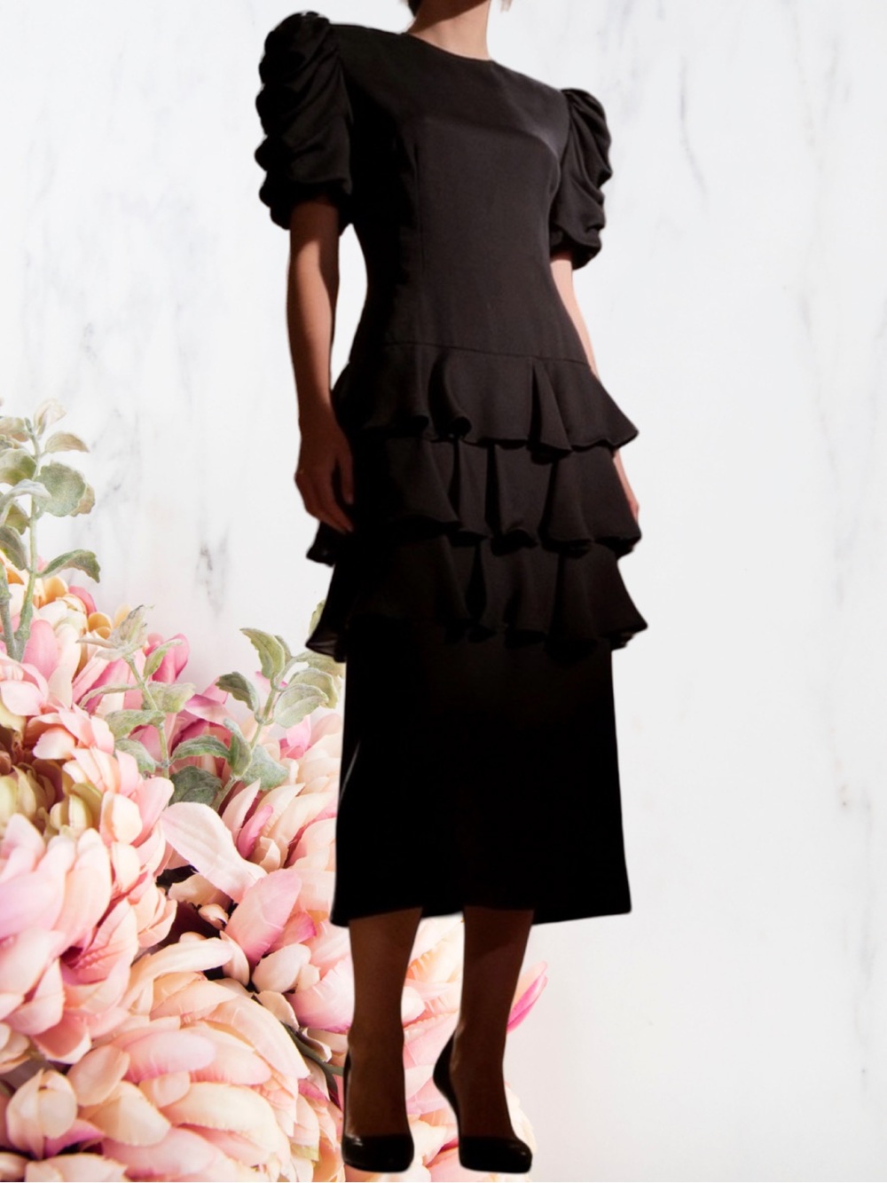 SAMANTHA BLACK Ruffle Chiffon Vintage 80’s
Ruched Sleeve Tiered Midi Dress